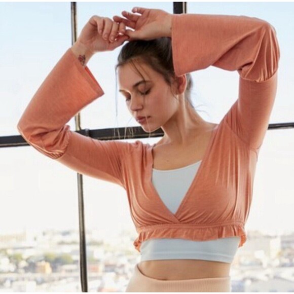 NWT Free People Brushed Apricot Bell Sleeve Crop Top Women's Sz M Boho‎ Feather - Picture 3 of 14